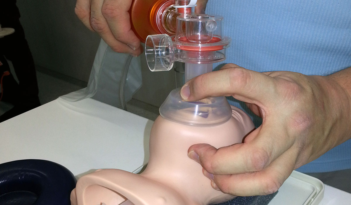 http://whanaesthesia.org/wp-content/uploads/2016/10/ace-2014-neonatal-airway-bag-mask-ventilation.jpg